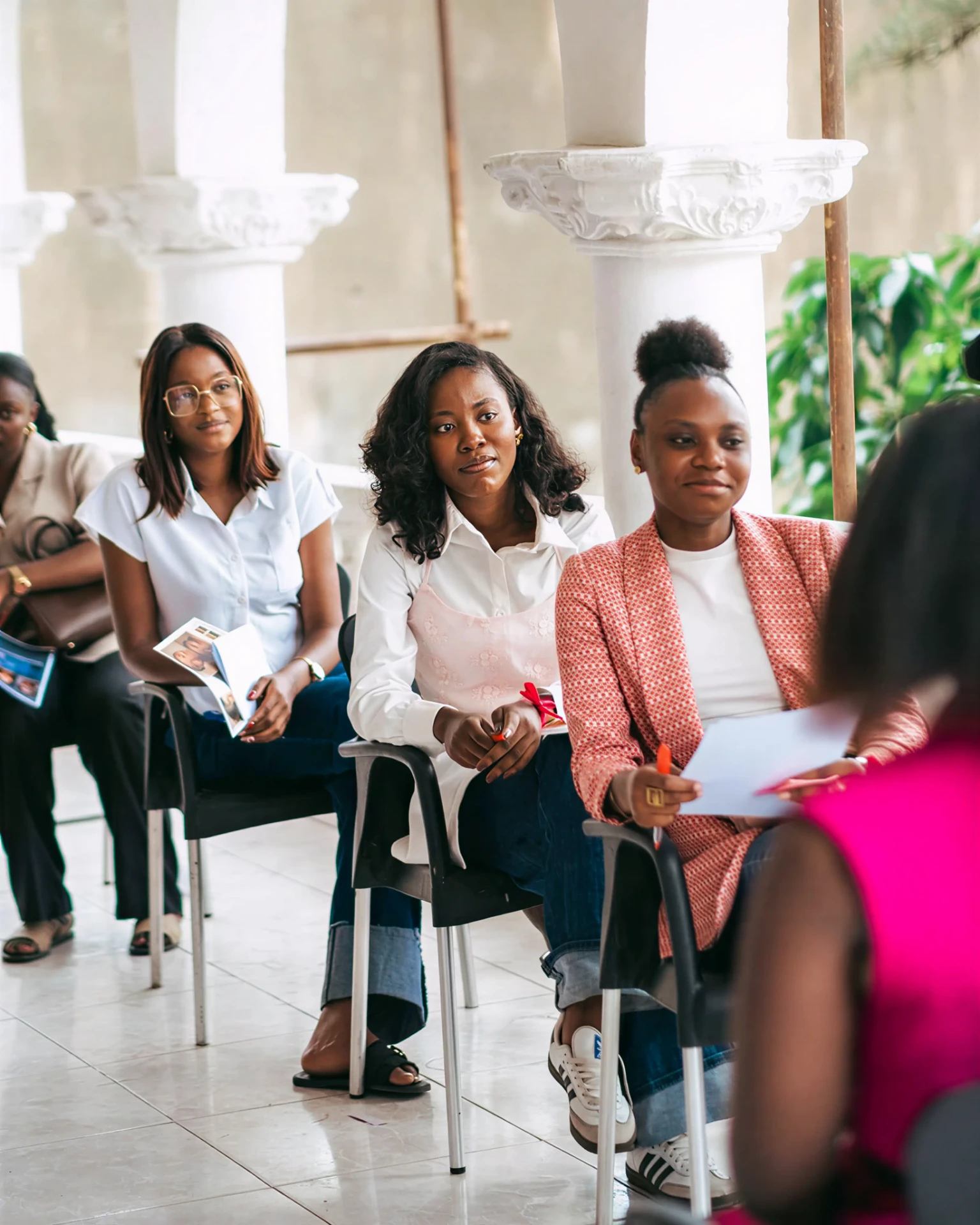Participantes attentives lors d'un atelier d'image